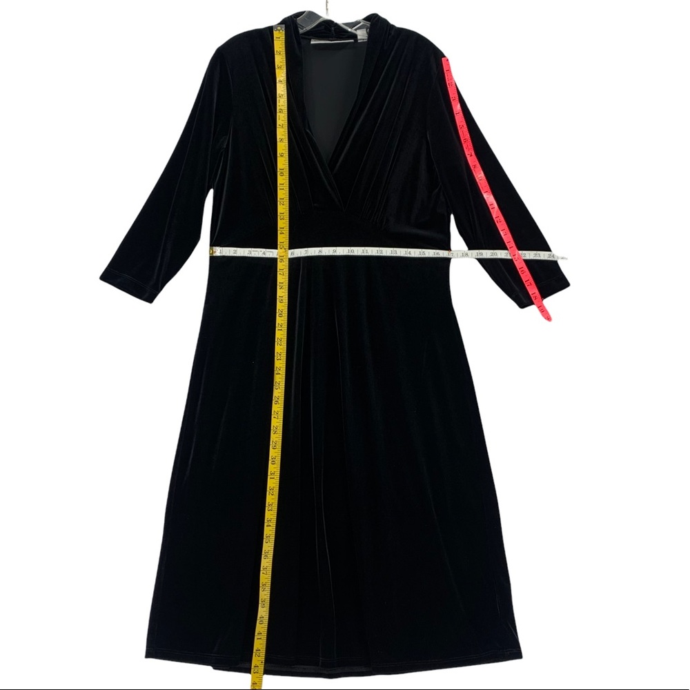 Vintage Stretch Black Velvet Dress - Picture 9 of 12